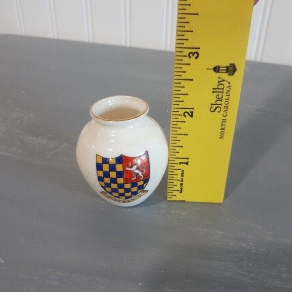 Crest of Lewes Miniature Handle Urn W.H. Goss Crested China - Picture 3 of 6